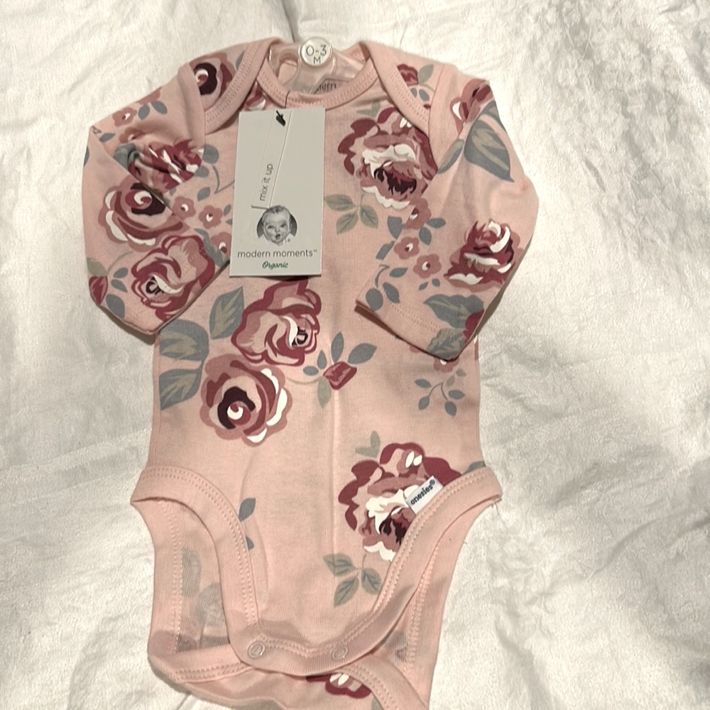 Brand new organic Gerber flowered 🌸 onesie